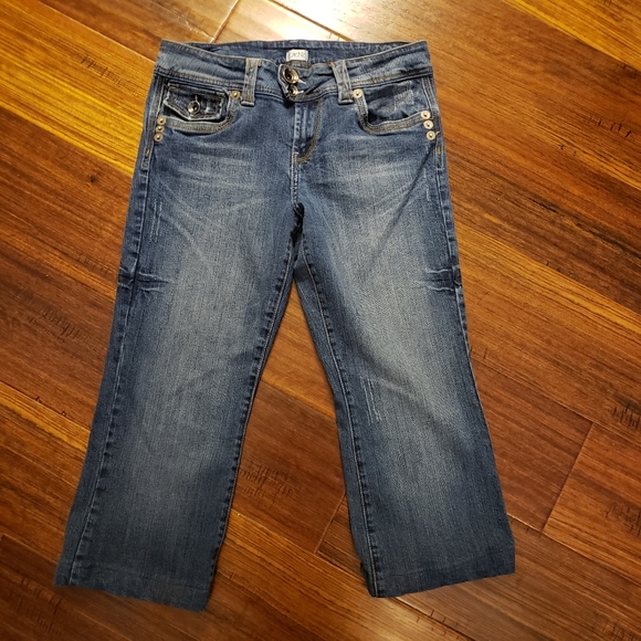 Cache Distressed Denim Capris - Size 6 - Picture 1 of 7